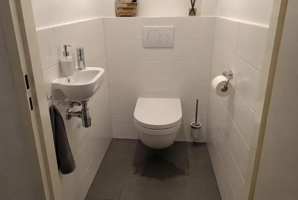 Lekdetectie Rijnsburg – natte vloer bij een toilet